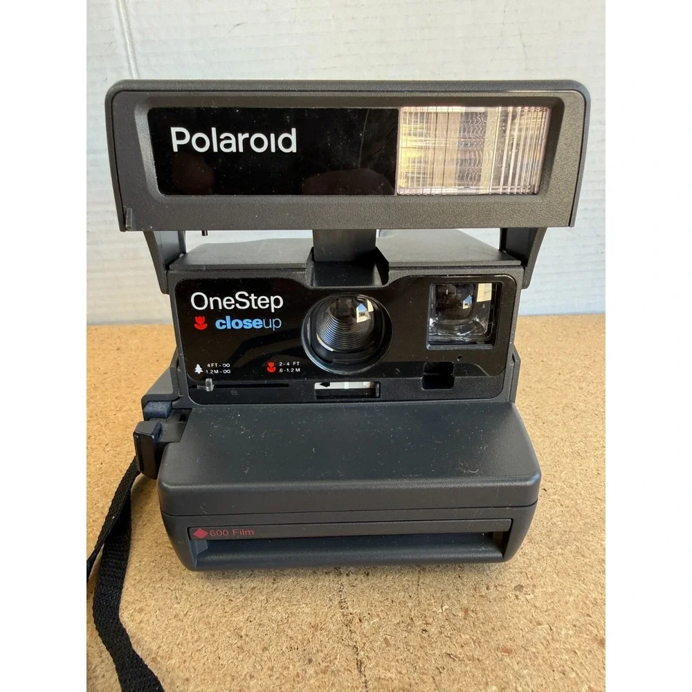 Polaroid One Step Close Up w/‎ Flash